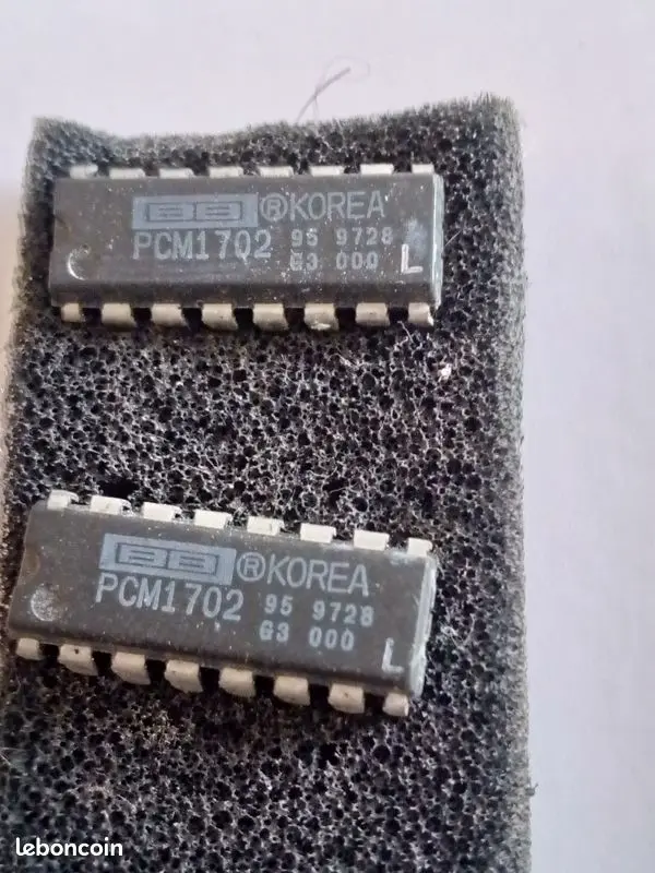 Convertisseur D/A PCM1702 Traversant (NOS)